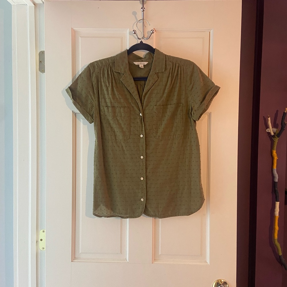 L.L. Bean Signature Collection 100% Cotton Gree Cuffed Sleeve Button Down Blouse